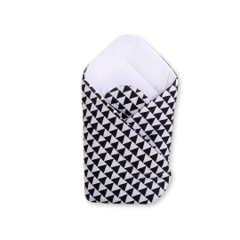 Baby nest- triangles black