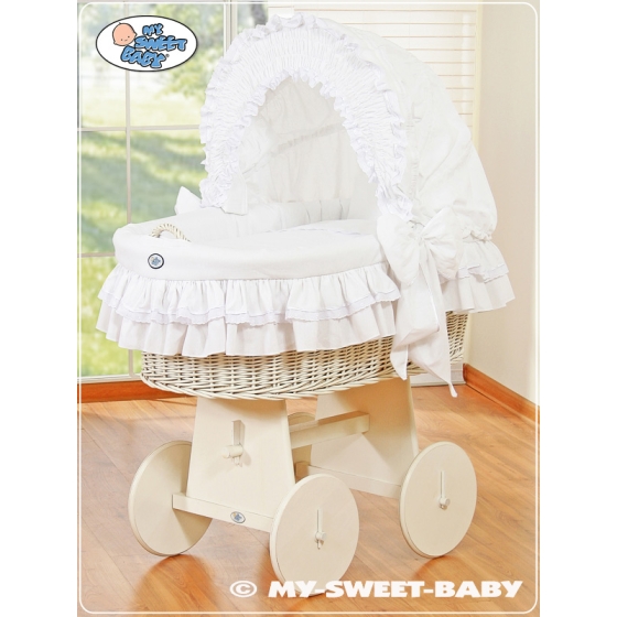 Wicker crib with wheels