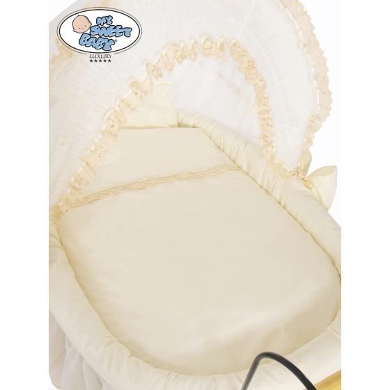 Retro moses basket with wheels